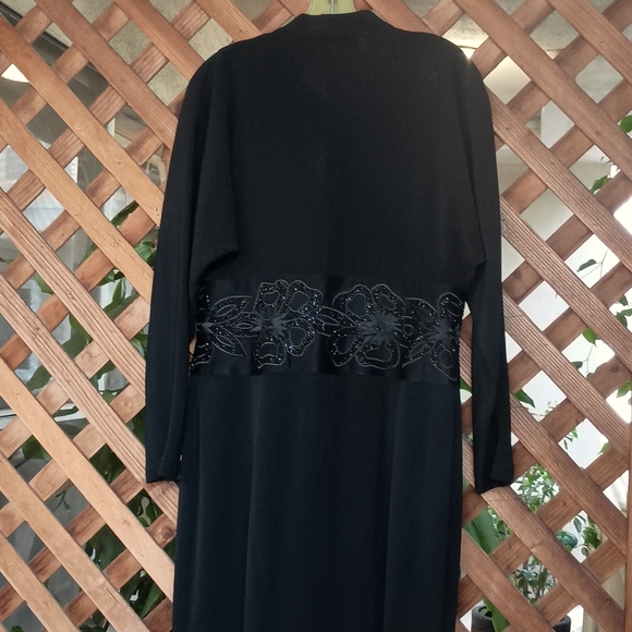 Daymor Petite Dolman Long Sleeve Beaded Embroidered Black Evening Dress Size 10P - Picture 6 of 11